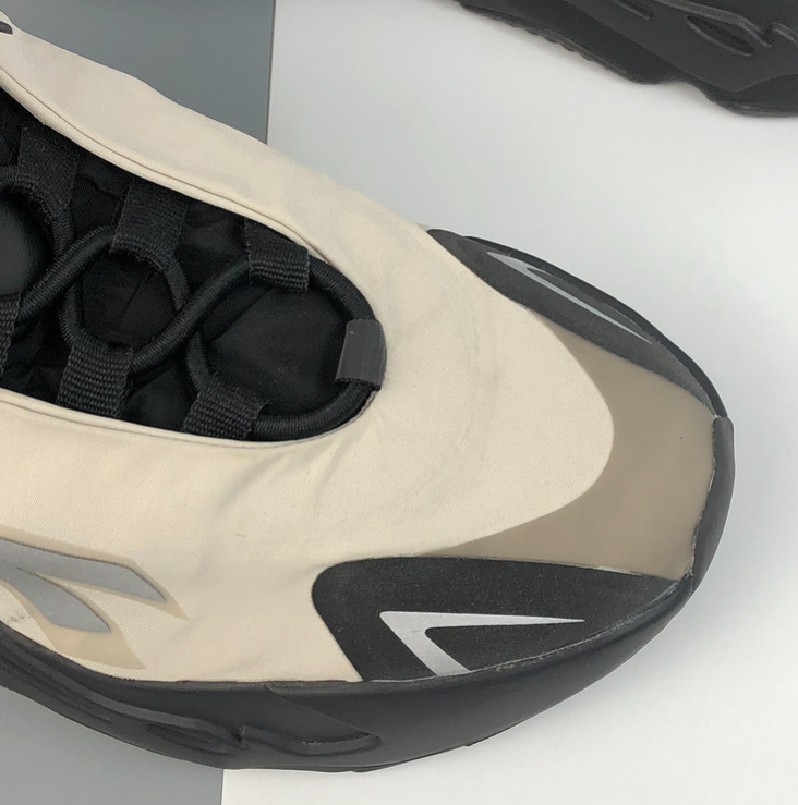 Futuristic 700-Style Runner Sneakers (Reflective Design)
