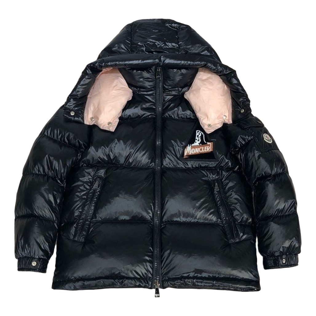 Moncler Mountain-Badge Glossy Short Down Puffer Jacket in Black
