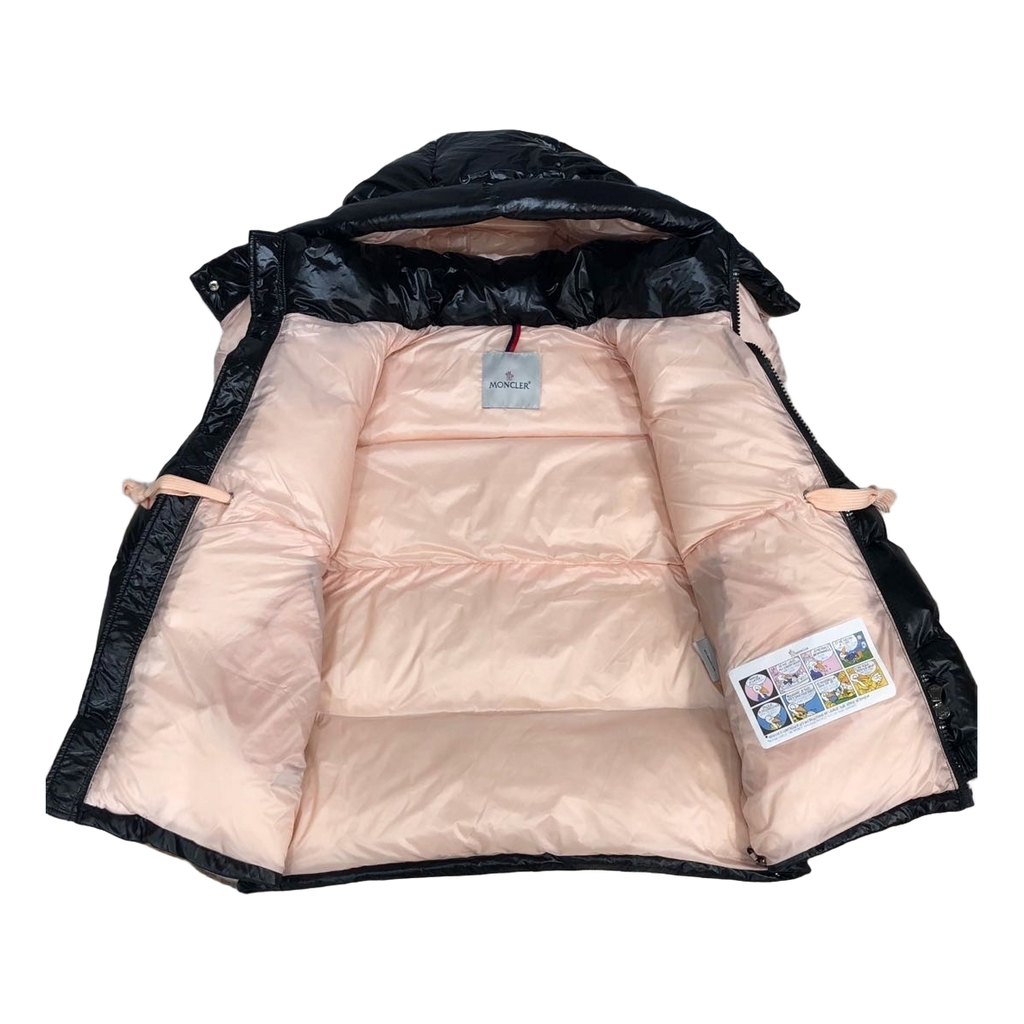 Moncler Mountain-Badge Glossy Short Down Puffer Jacket in Black